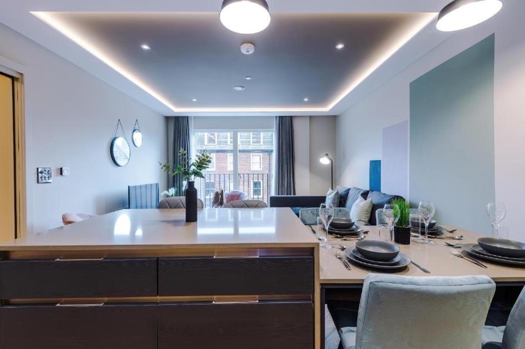 Exquisite Central York Abode Sleeps 6! エクステリア 写真